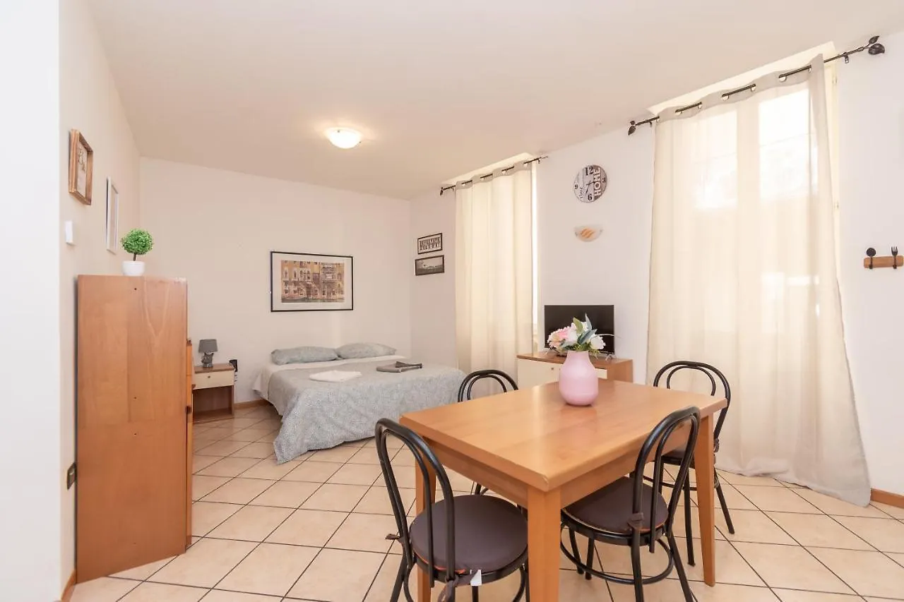 Apartment Appartamento Piazza Vittoria Monolocale - Affitti Brevi Italia Brescia