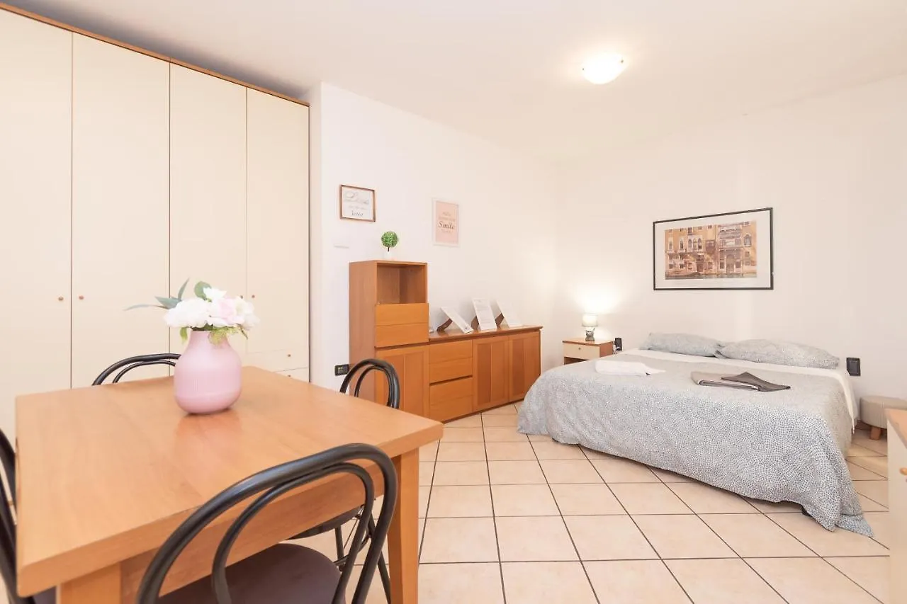 Appartamento Piazza Vittoria Monolocale - Affitti Brevi Italia Brescia İtalya